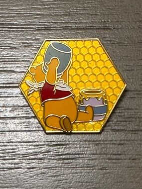Disney Parks Pooh Bear w/Honey Pin Winnie the Pooh & the Honey Tree 60th LR 2026